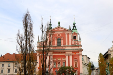 Obraz premium Franciscan Church of the Annunciation is a landmark on Preseren square in central Ljubljana, Slovenia. 