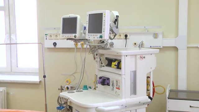Life sustainment, monitoring and anesthesia concept. Inhalation anaesthetic machine with monitor. DATEX-OHMEDA AISYS ANESTHESIA MACHINE WITH SEVO, DES, ISO, S/5 LCD MONITOR, CO2, NIBP, SPO2, ECG.