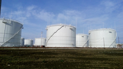 Storage tanks for petroleum products