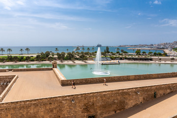 Aussicht auf Meer von Kathedrale von Palma de Mallorca aus