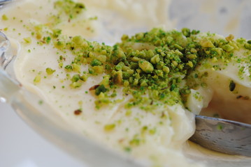 Pistachio cream desert