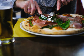Italian pizza cutting