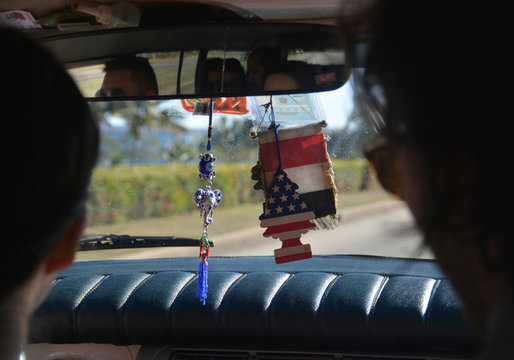 Viajando desde La Habana a Trinidad en un auto de los a&ntilde;os &acute;60.