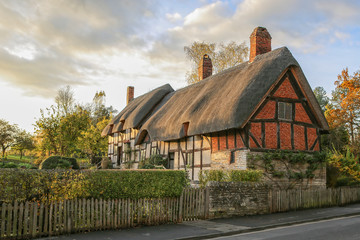 Fototapeta na wymiar Historic Old Cottage in shottery, Stratford upon Avon