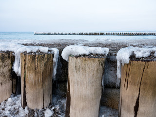 Ahrenshoop: frostige Buhnen