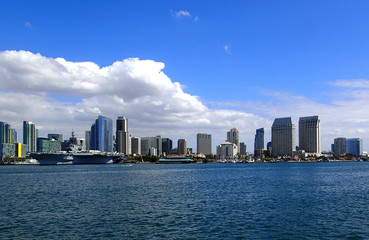 Naklejka premium San Diego skyline view from the harbor