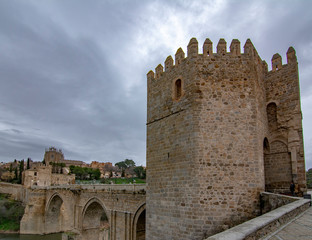 Obraz premium Saint Martin Bridge across Tagus River, Toledo, Spain