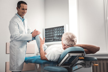 Obraz premium Dark-haired doctor in white uniform checking bones