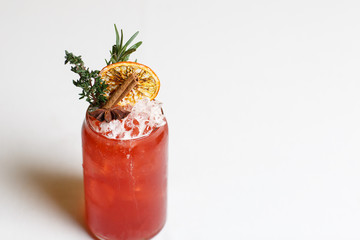 Coctail that contains liquor mint strawberry and other, vodka and martini, fresh coctail for detox, alcohol for party, tasty drinks for party, spring vacation coctails, lemonade and other drinks