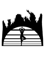Fototapeta premium sonne streifen linien urlaub ferien meer palmen insel yoga übung meditation haltung training fitness silhouette frau weiblich konzentration gesund entspannung clipart design