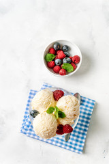 Topv view of vanilla ice cream with berries