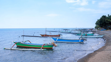 Fototapeta na wymiar Typical indoensian boats called jukung on the beach of Lovina Bali Indonesia
