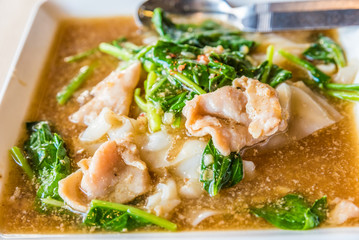 Rat na, Thai style stir-fried wide rice noodle with gravy saurce