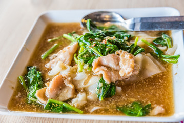 Rat na, Thai style stir-fried wide rice noodle with gravy saurce