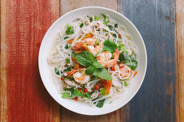 Spicy rice vermicelli with shrimp, minced pork and chili. Topping with mint leaves.