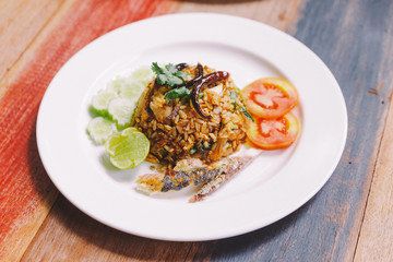 Fried rice Mackerel Paste with Thai Mackerel and  that topping with Fried Chili. Served with Mackerel, Cucumber, Tomato and Lime.
