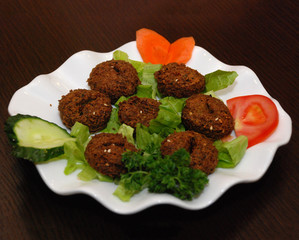 falafel with salad