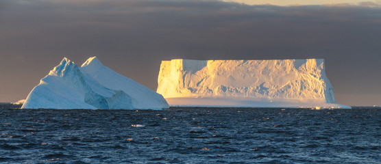 Sunset over the Weddell Sea © Goldilock Project