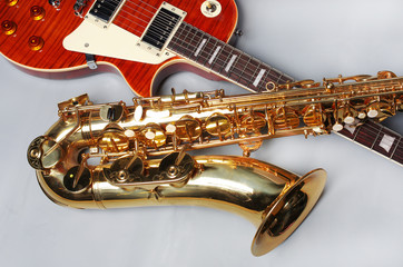 Obraz premium Saxophone and electric guitar
