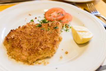 Milanese cutlet with lemon