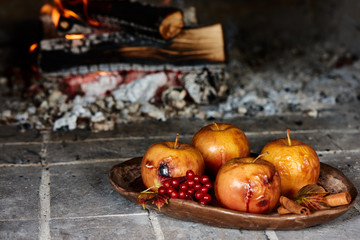 Запеченные яблоки