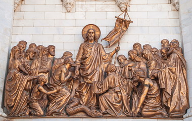Fototapeta na wymiar Jesus with the apostles and disciples. High relief on the wall of the Cathedral of Christ the Savior in Moscow