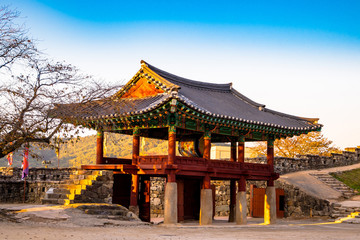 Obraz premium Gochangeupseong Fortress' Gongbuglu gate