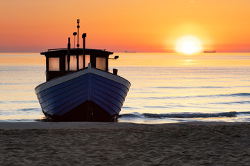 Fischkutter am Strand von Bansin auf der Insel Usedom