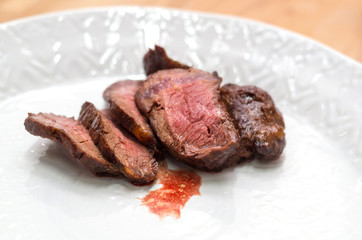 Medium steak slicing