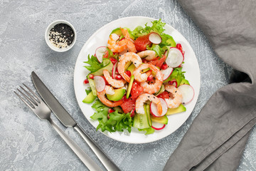 Salad with prawns, grapefruit,  cucumber
