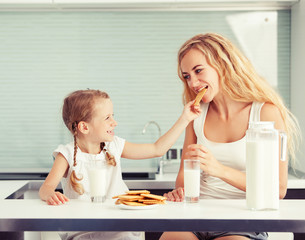 Child with mother drinking milk