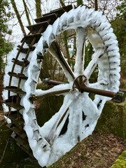 Vereistes Wasserrad