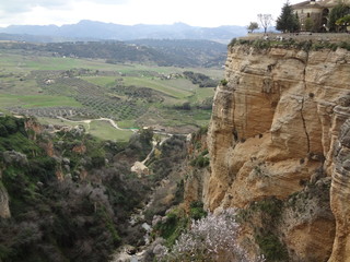 Fototapeta na wymiar 崖の上からの風景