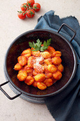 gnocchi di papate n salsa di pomodoro