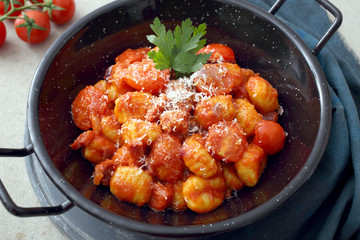gnocchi di papate n salsa di pomodoro
