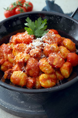 gnocchi di papate n salsa di pomodoro