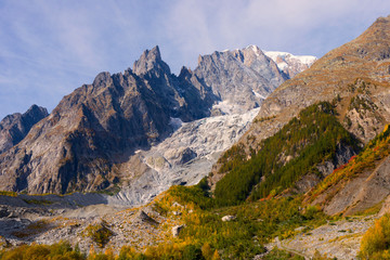 Fototapeta na wymiar Autumn mountain landscape