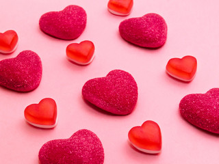 Obraz premium Valentine's day background Close-up photo Pattern with different heart-shaped pink and red candies on a light pink backdrop