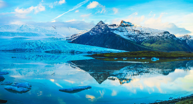 雪山 Images – Browse 92,886 Stock Photos, Vectors, and Video
