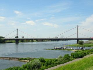 Fototapeta na wymiar Rheinbrücke Leverkusen