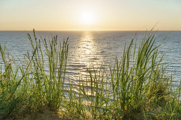 Blick auf das Meer beim Sonnenuntergang