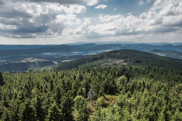 Widok z wieży na Wielkiej Sowie. Góry Sowie, dolnośląskie, Polska 
