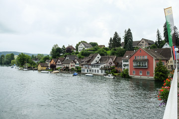 Obraz premium a small village on a river in Bavaria