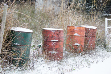 雪とドラム缶