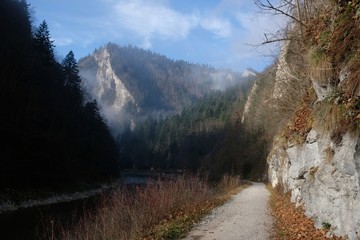 Polska, Pieniny - Przełom Dunajca w magicznej mgle © Iwona