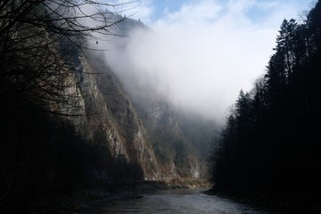 Polska, Pieniny - Przełom Dunajca w magicznej mgle © Iwona