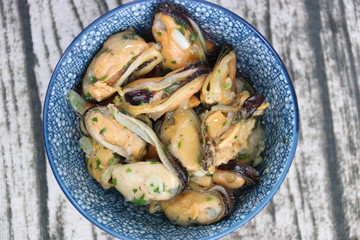 Moules en tapas dans un bol