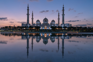 Fototapeta na wymiar Abu dhabi grand mosque, United arabic emirates