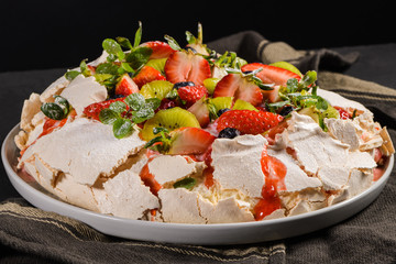 Pavlova cake
