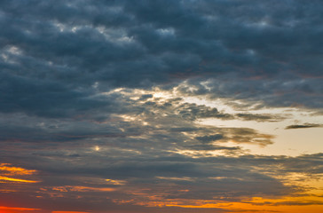 Obraz premium dramatic dawn sky with clouds